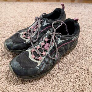 Womens athletic tennis shoes Merrell black size 7.5